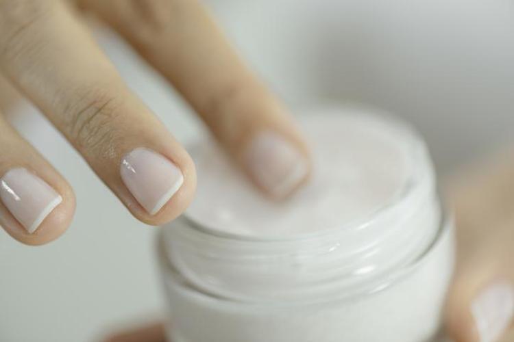 Güzellik salonlarına binlerce lira dökmeyin Kendi manikürünüzü evde yapabilirsiniz