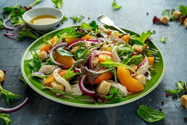 ÖĞLE YEMEĞİ (ETLİ SALATA)