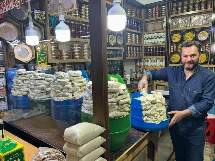 Vanın yöresel lezzeti tezgahlarda yerini alıyor Kış aylarında bol bol tüketiliyor: Toprak altında bekletiliyor