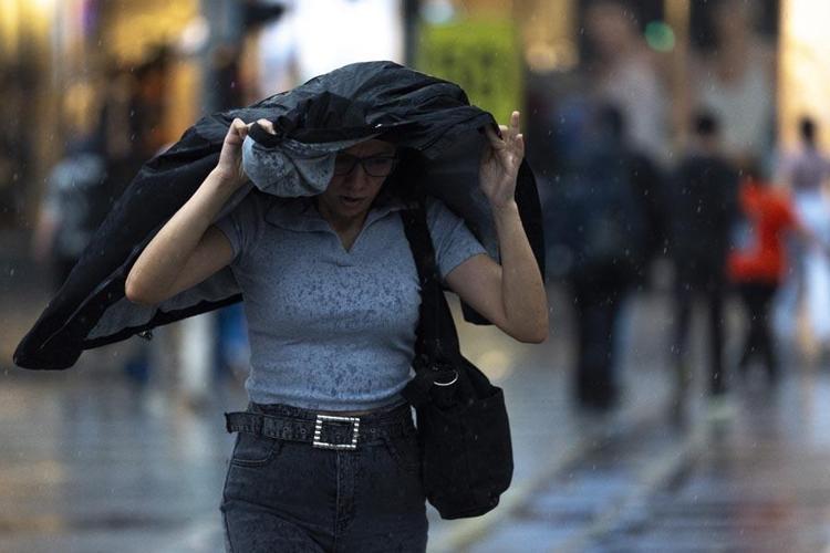 Kuvvetli yağmur ve gök gürültülü sağanak yağışlar geliyor Meteoroloji 31 ili uyardı: Sıcaklıklar 6 derece düşürecek