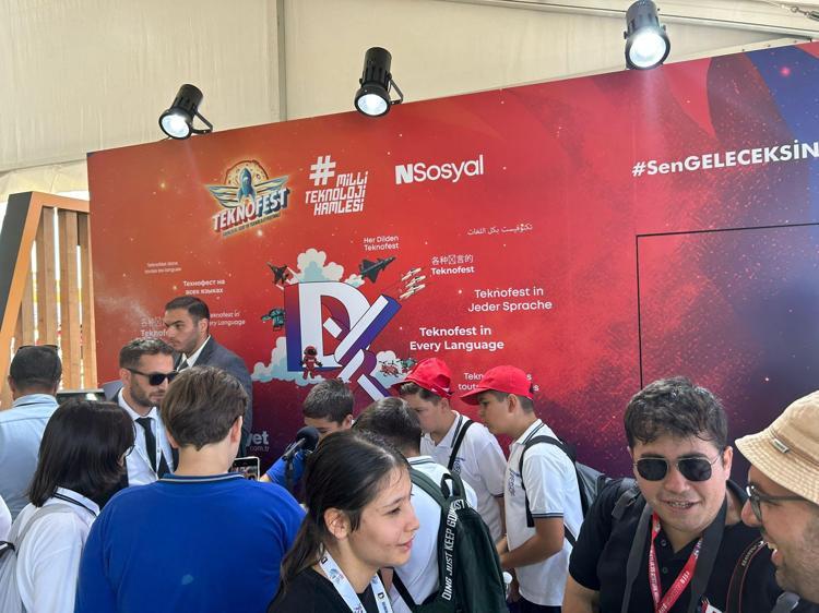 İstanbulda TEKNOFEST zamanı Demirören Medya yerini aldı