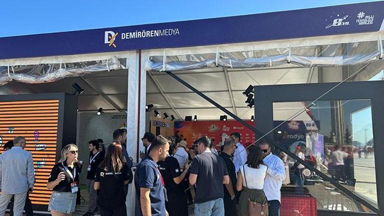 İstanbulda TEKNOFEST zamanı Demirören Medya yerini aldı
