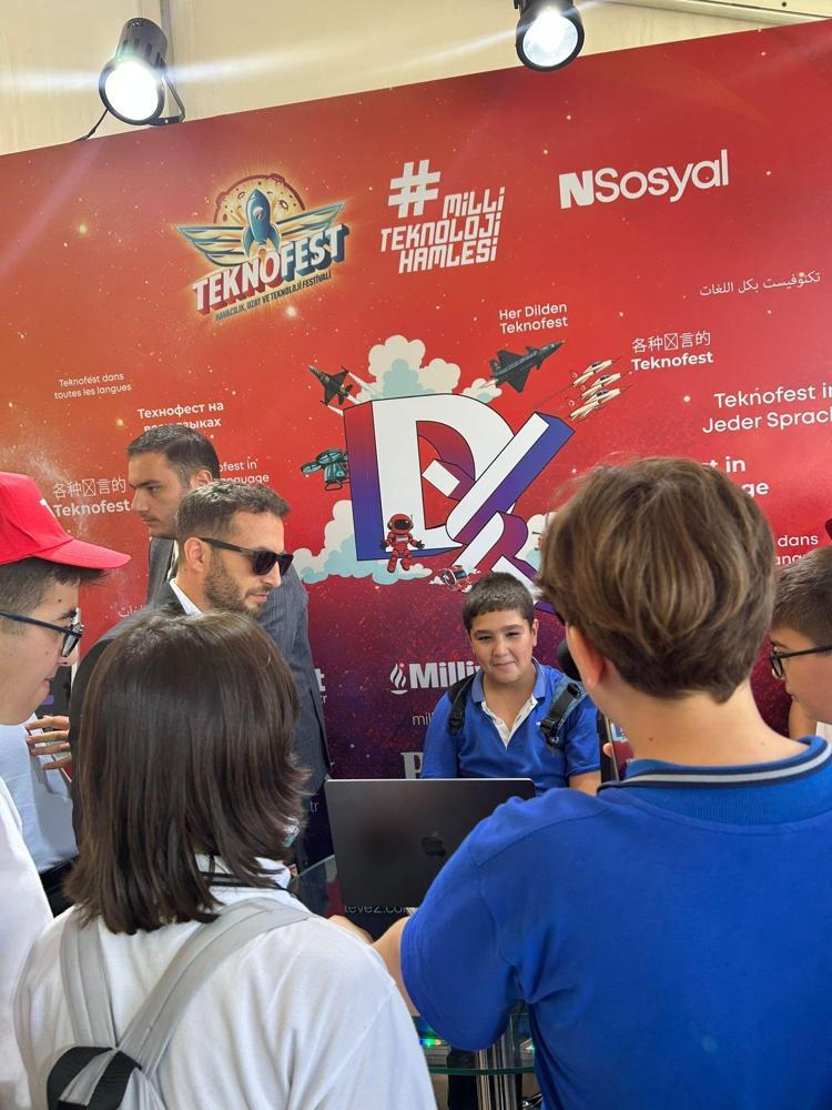 İstanbulda TEKNOFEST zamanı Demirören Medya yerini aldı