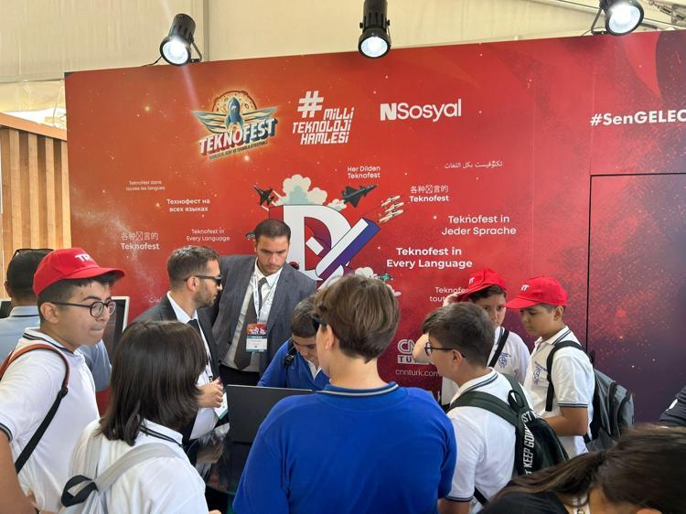 İstanbulda TEKNOFEST zamanı Demirören Medya yerini aldı