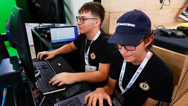 İstanbulda TEKNOFEST zamanı Demirören Medya yerini aldı