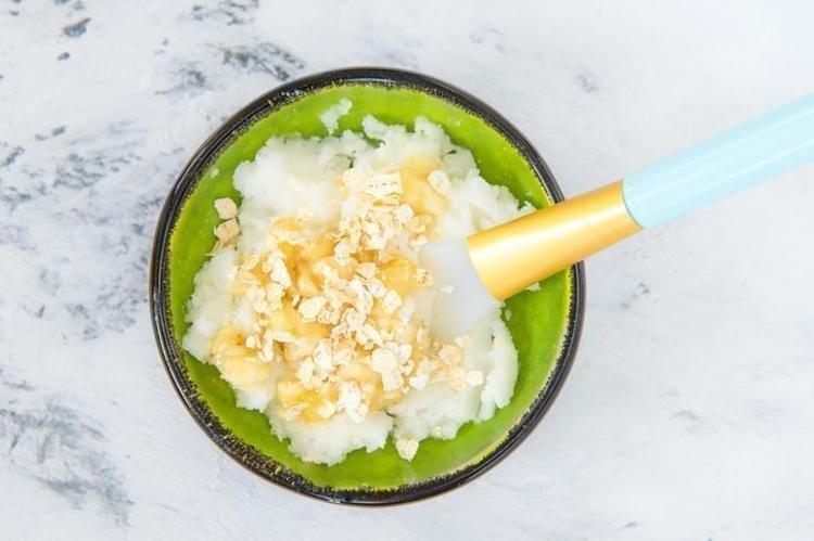 SAÇLARI BESLER VE GÜÇLENDİRİR