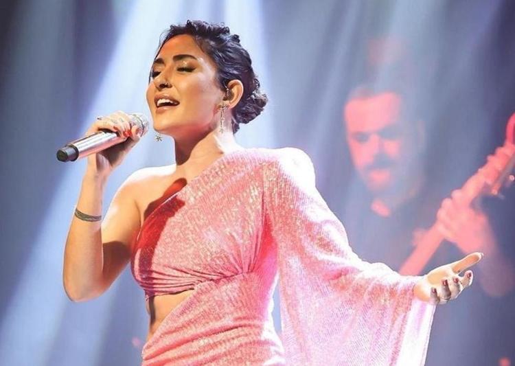 Melek Mosso imaj değiştirdi Yeni saç rengi şaşırttı