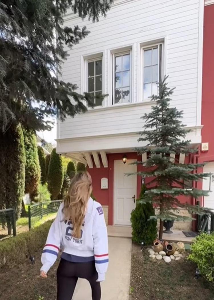 Sürekli ev değiştiren Berfu ve Eser Yenenler çiftinin yeni evi anaokuluna benzetildi