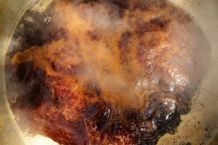 Saniyesinde kana karışıyor, demiri fırlatıyor: Tansiyon 12.8de sabitleniyor, bir kaşığı yetiyor