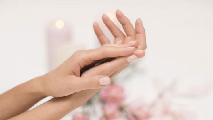 Nemlendirici krem etkisi veriyor Elleri pamuk gibi yumuşatıyor, 15 dakika bekletmek yetiyor