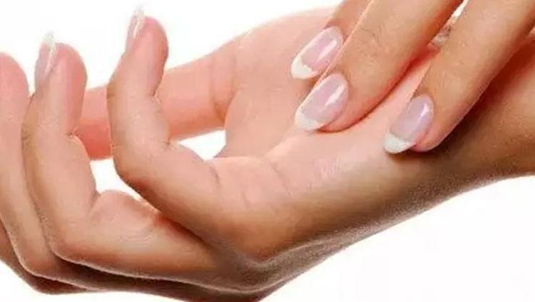 ELLERİNİZİ DOĞAL YOLLARLA YUMUŞATMANIN SIRLARI