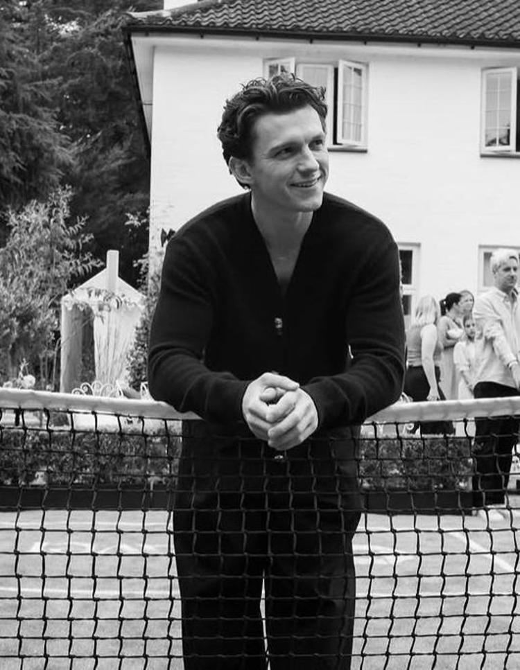 Sette talihsiz olay Tom Holland kaza geçirdi, babası sağlık durumuyla ilgili açıklama yaptı