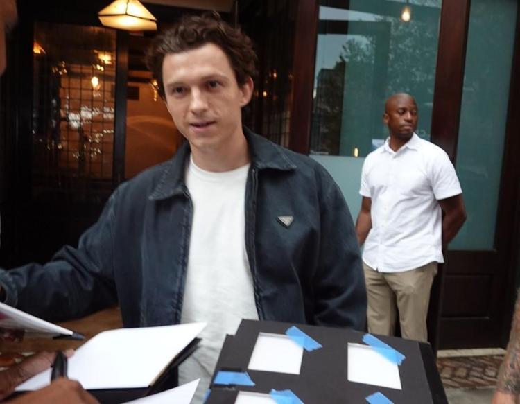 Sette talihsiz olay Tom Holland kaza geçirdi, babası sağlık durumuyla ilgili açıklama yaptı