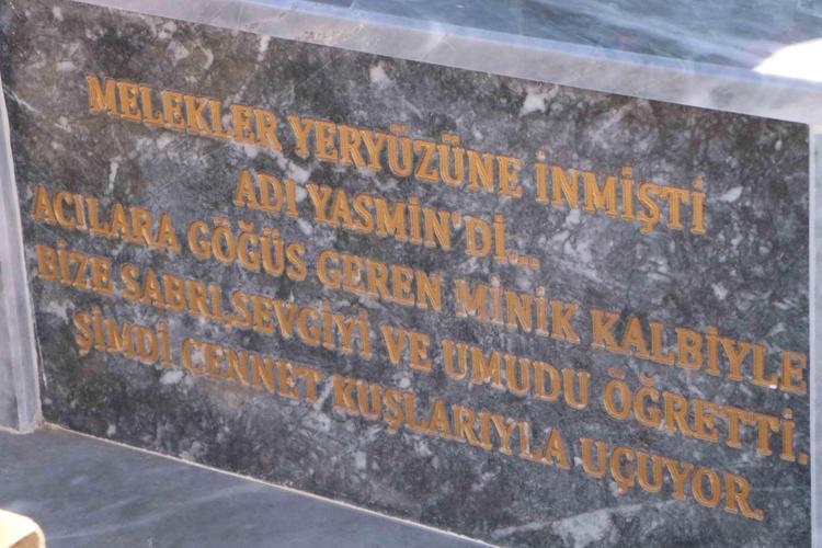 Bir ailenin en acı anı 4 yaşındaki kızlarının mezarının başında doğum günü