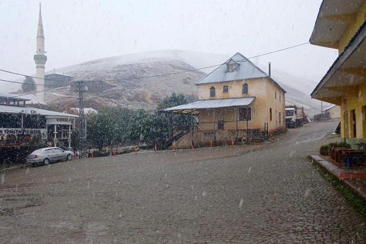 Lapa lapa kar yağışları gelecek mi Meteoroloji son hava durumu raporuyla illeri uyardı: Sıcaklıklar 10 derece düşecek, sağanak yağışlar etkili olacak