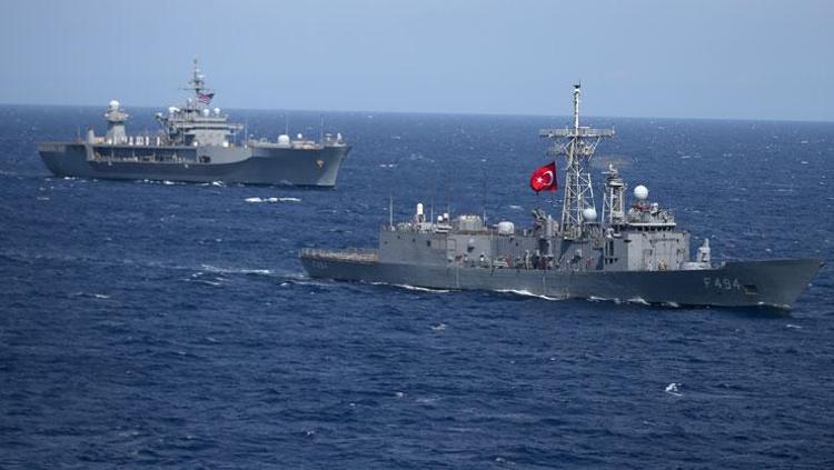 Türk Donanması, NATO tatbikatında sahnede: TCG Anadolu, İtalya açıklarında gücünü sergiliyor