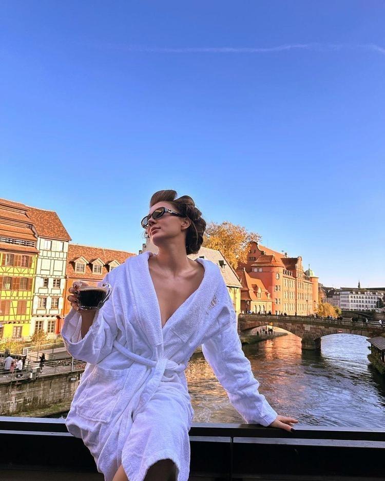 Makyajsız fotoğrafıyla gündeme gelen Burcu Özberk: Biz de insanız