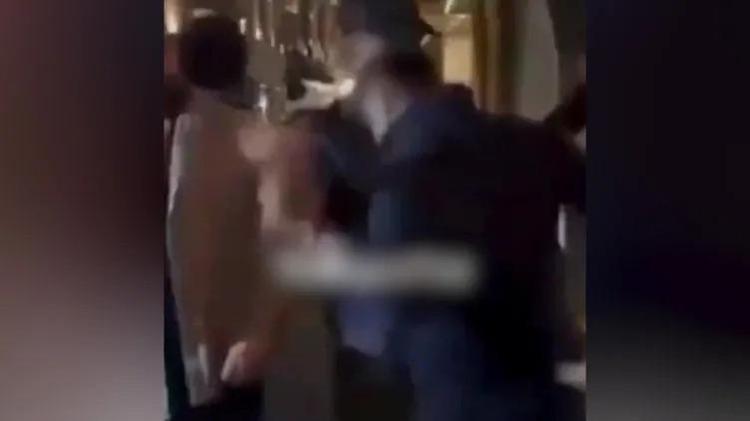 Röportaj vermek istemeyen Nejat İşler küfür etmişti Muhabirin ünlü oyuncuya kafa attığı görüntüler ortaya çıktı