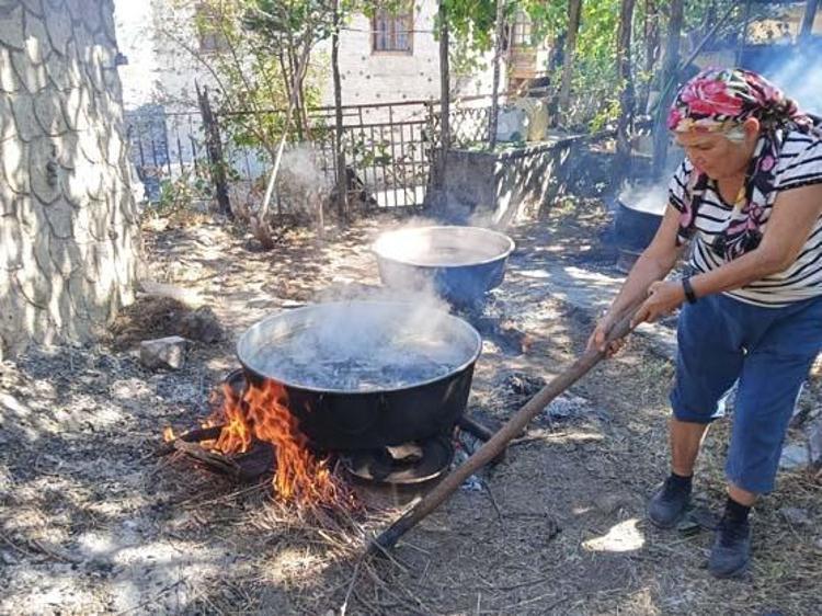 50 kiloya 1 litre kül karıştırılarak hazırlanıyor Kilosu 500 TL: Kemikleri beton gibi güçlendiriyor, portakal suyuyla içince demir depolarını zirveye taşıyor