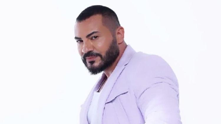 ROBER HATEMO: KOSKOCA GÜLLÜ ÇIKMA KATTA YAŞIYOR