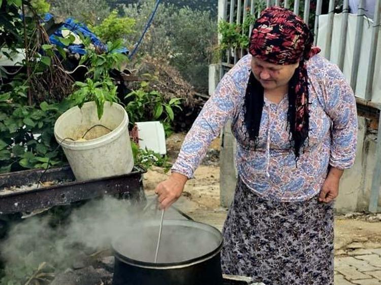 Litresi 350 TLden şifa dağıtıyor Tıkalı damarları yağ çözücü gibi açıyor, iltihabın ve boğazdaki mikrobun kökünü kazıyor