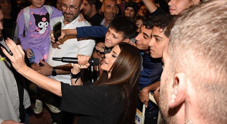 SİMGE SAĞIN KİMDİR