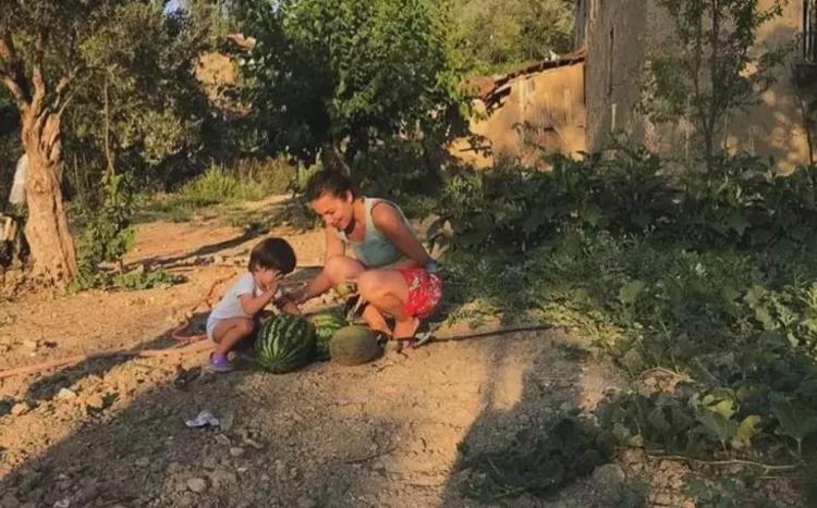 Seda Sayandan onay aldı Burcu Kara ticarete atılıyor