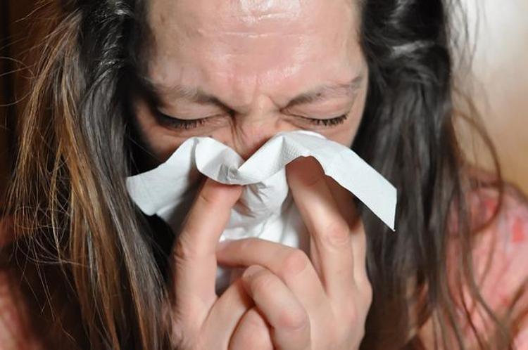 1 kaşık içen 10 yıl öksürmüyor Babaanne tarifi doğal öksürük şurubu : Öksürüğü, balgamı ve hırıltıyı bıçak gibi kesiyor, boğazdaki mikropların kökünü kazıyor