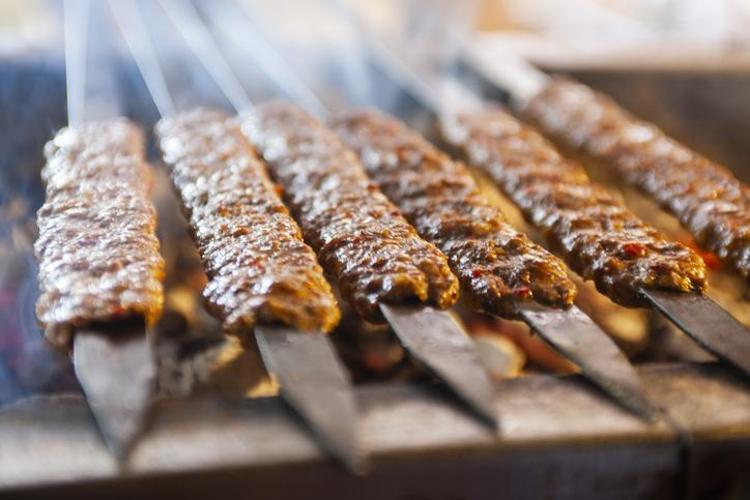 Adana kebabın lezzetini 10 kat artırıyor Kıvamının ayarlanmasını sağlıyor, lokum gibi yumuşacık oluyor