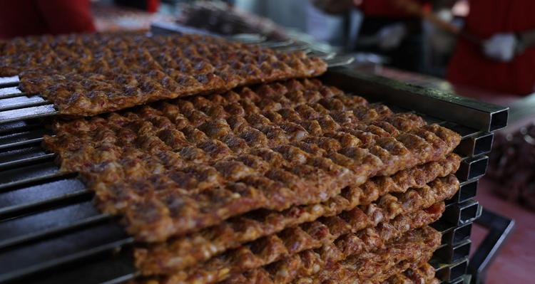 Adana kebabın lezzetini 10 kat artırıyor Kıvamının ayarlanmasını sağlıyor, lokum gibi yumuşacık oluyor