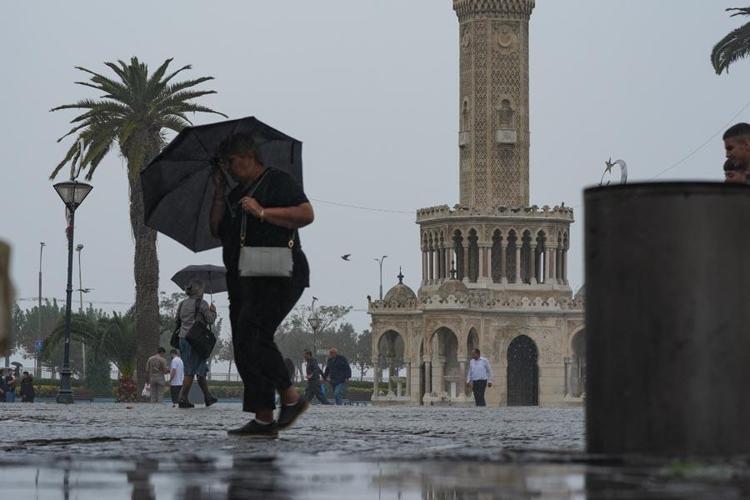Yağmur ve gök gürültülü sağanak yağışlar İstanbul, Ankara ve İzmirde etkili olacak Meteoroloji uyardı: Kuvvetli bekleniyor