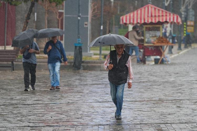 Hafta sonu üç büyükşehirde yağış bekleniyor
