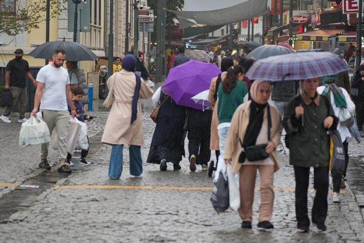 Yağmur ve gök gürültülü sağanak yağışlar İstanbul, Ankara ve İzmirde etkili olacak Meteoroloji uyardı: Kuvvetli bekleniyor