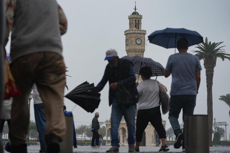 Yağmur ve gök gürültülü sağanak yağışlar İstanbul, Ankara ve İzmirde etkili olacak Meteoroloji uyardı: Kuvvetli bekleniyor
