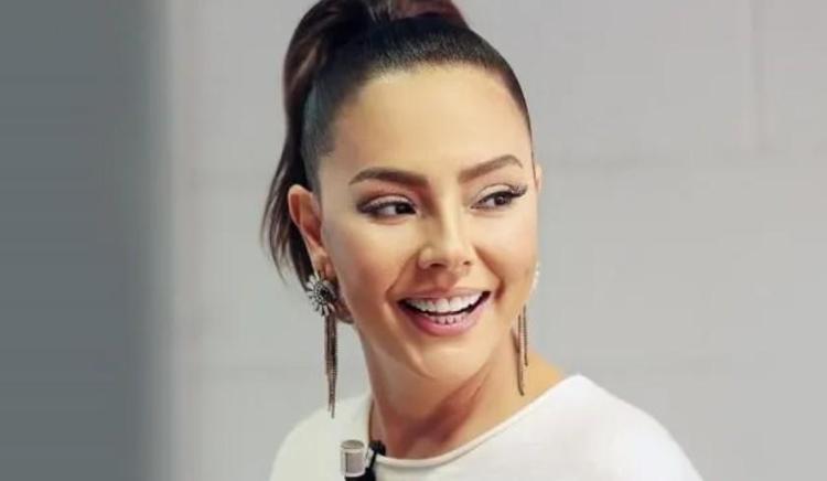 Ebru Gündeş’in estetiksiz haliyle şu anki hali yapay zekayla buluşturuldu