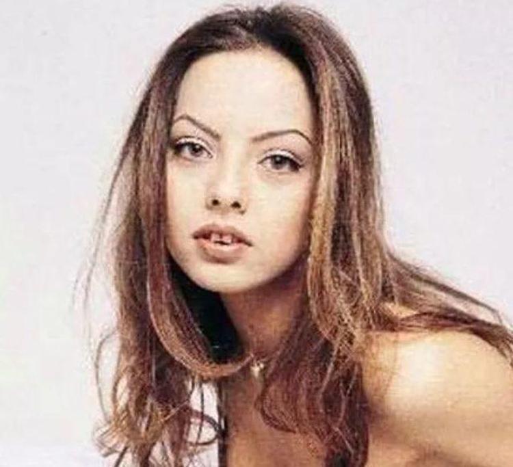 Ebru Gündeş’in estetiksiz haliyle şu anki hali yapay zekayla buluşturuldu