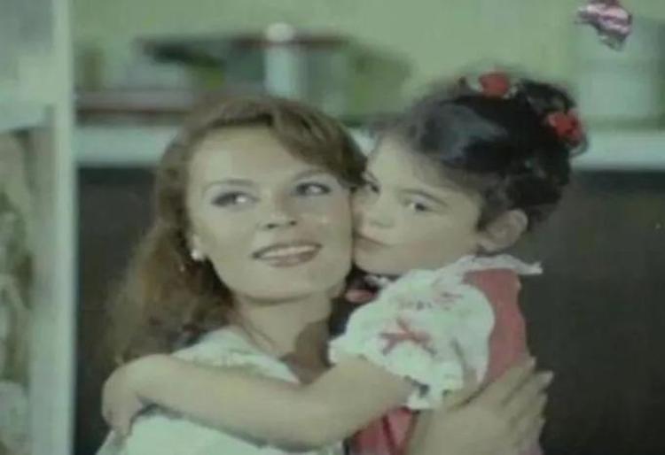 57 yıl süren büyük aşkın sırrı Hülya Koçyiğit’in eşiyle tanışma anı