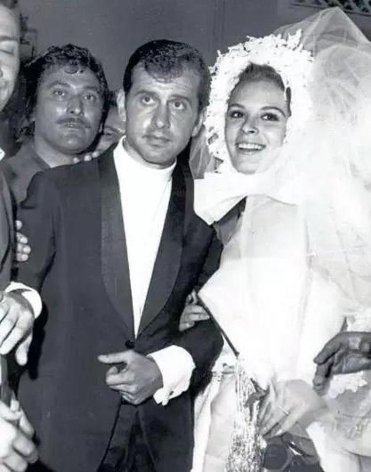 57 yıl süren büyük aşkın sırrı Hülya Koçyiğit’in eşiyle tanışma anı