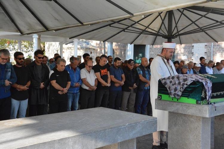 Ünlü oyuncu Uraz Kaygılaroğlunun acı günü: Biriciğim vefat etmiştir