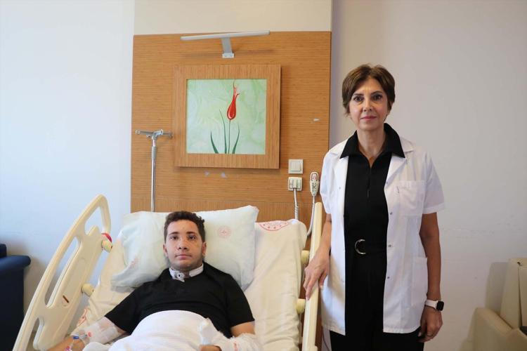 HAYATA YENİDEN BAŞLAMIŞ GİBİYİM