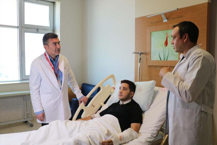 Ölüm riski yüzde 90dı Damarları birbirine dikildi: Adeta hayata tutundu