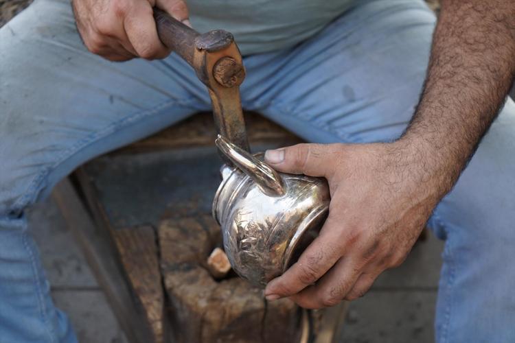 61 yaşında mesleğe meydan okuyor Herkes tencere, tava zannediyor ama doğru kullanılırsa şifa kaynağı: İçine ne konulsa tadı değişiyor