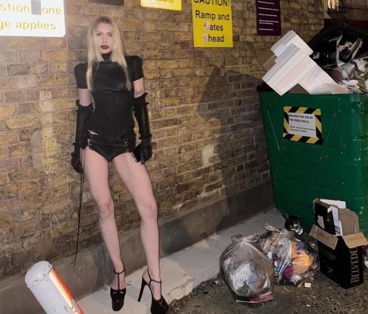 Aleyna Tilki’den siyahlar içinde iddialı pozlar