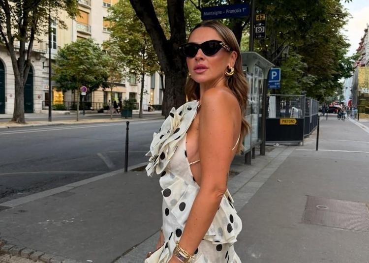 Hadise sahnede fırtına gibi esti Kıyafetini görenler ikiye bölündü