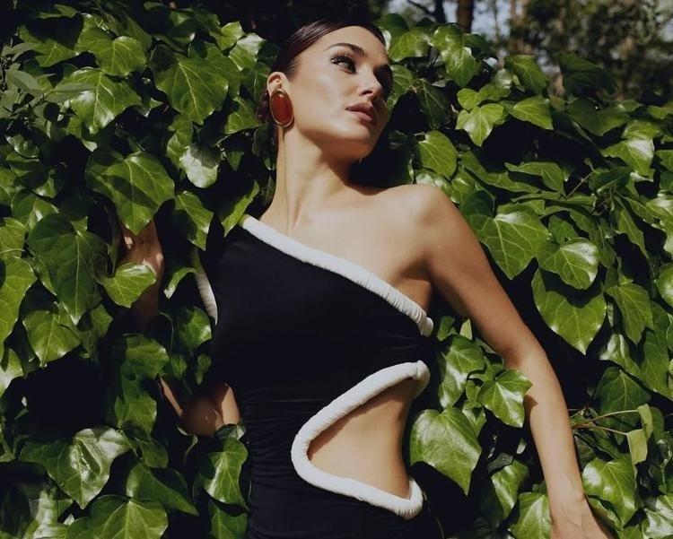 Hande Erçel İtalyan dergisi Grazianın kapağında