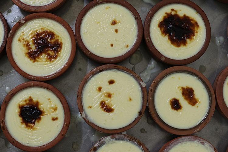 Sütlacı böyle yapınca resmen damak çatlatıyor Bu püf noktaları sakın atlamayın