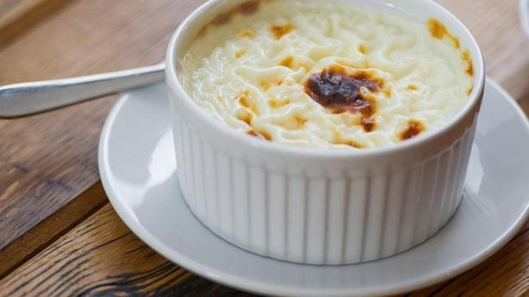 Sütlacı böyle yapınca resmen damak çatlatıyor Bu püf noktaları sakın atlamayın