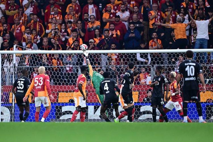 Galatasaray - Beşiktaş derbisinde kazanan çıkmadı Kartal attı Aslan yakaladı