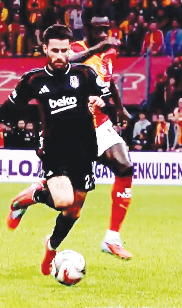 Galatasaray Beşiktaş derbisinde kazanan yok Kartal kaçtı Aslan yakaladı