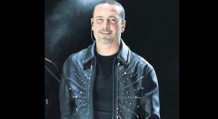 Oğuzhan Koç’tan dinleyiciye espirili gönderme Beni niye tanımıyorsun 20 yıldır ünlüyüm ben